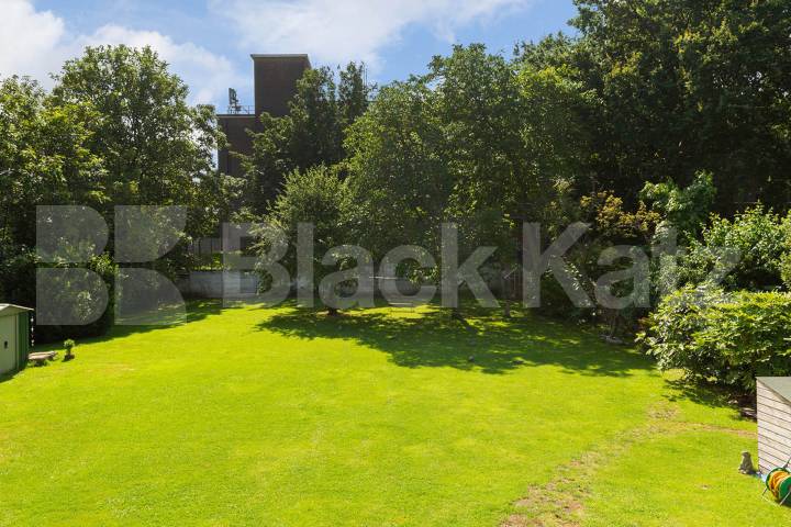 Very large one bedroom property with high ceilings located close to Tufnell Park Mercers Road, Tufnell Park 